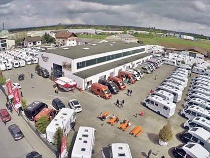 Wohnwagenhändler - Hessen - Unser Gelände mit der Ausstellung - Camping-Center Vöpel GmbH