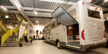 Wohnwagenhändler - Unfallinstandsetzung - Heck Caravan & Reisemobile