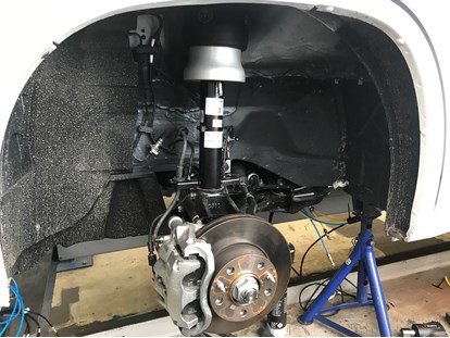 Wohnwagenhändler - Gasprüfung - Vollluftfederbein der 4 Kanal Luftfederung mit Air Drive Control in einem Fiat Ducato  - VAN - STORE GOLDSCHMITT PREMIUMPARTNER